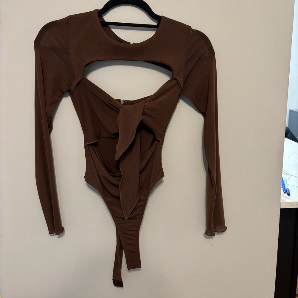 Love this body suit! Love the brown, and tie front.